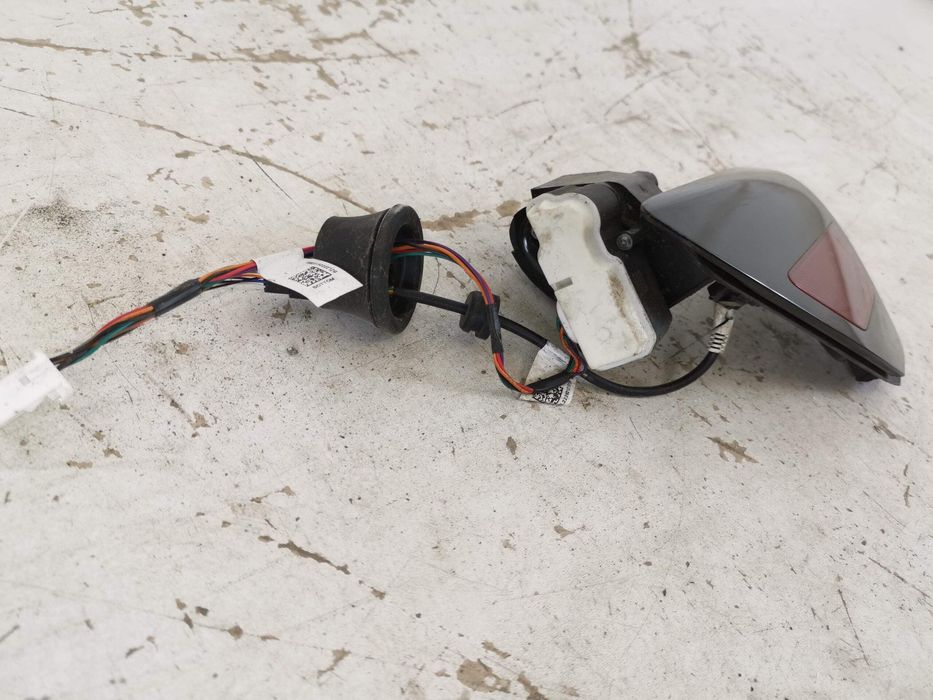 Тесла Модел 3 / Tesla Model 3 1 [ - ] Оригинален, в добро състояние