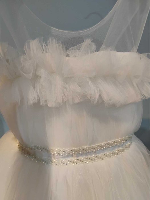 Уникална рокля с обръч за официални поводи