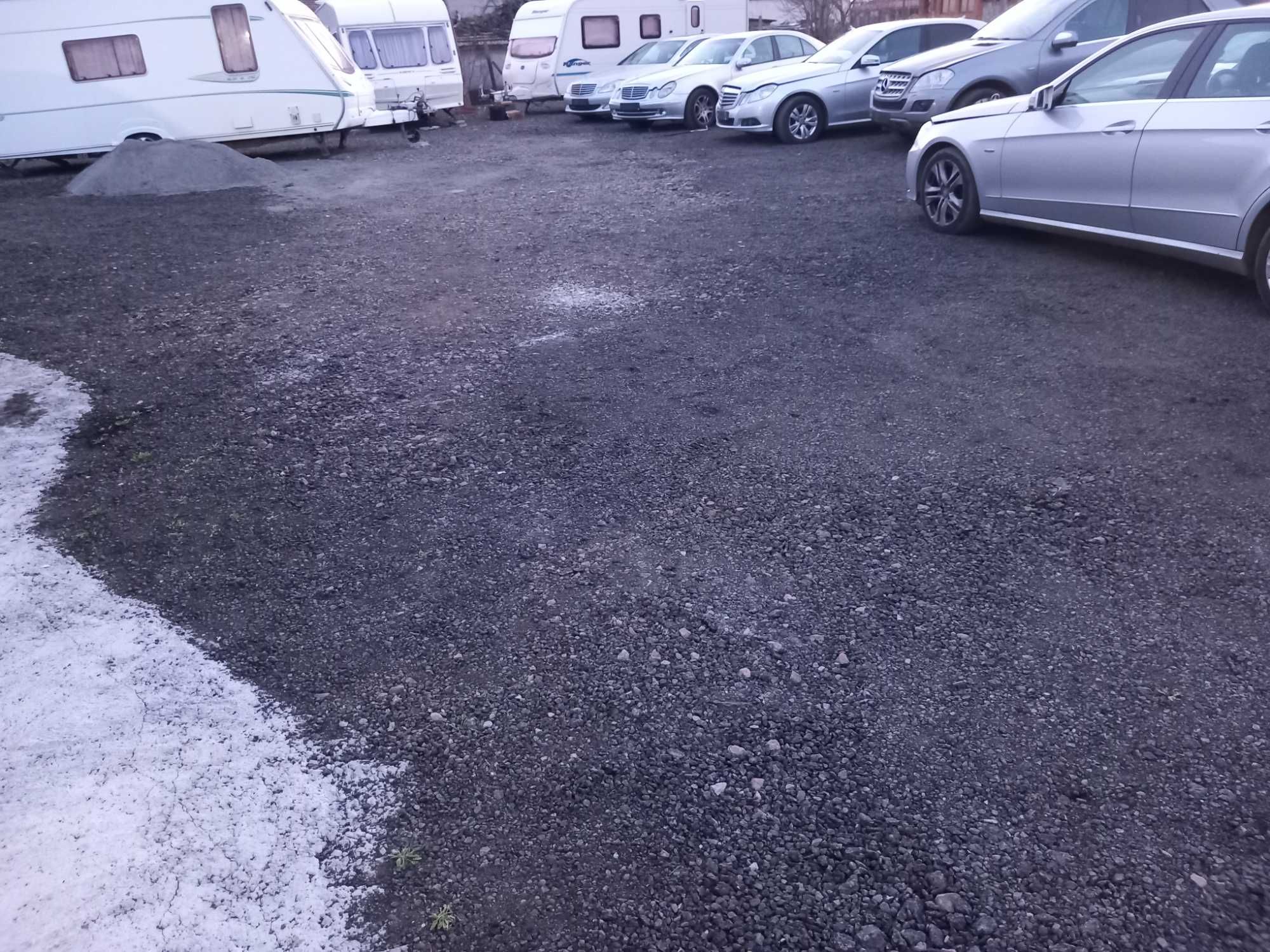 Дава под наем ,паркоместа(дългоср.] за каравани,лодки(яхти) и автомоб.