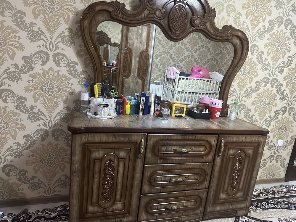 Продается почти новый спальный мебель