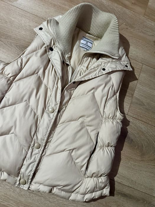 Дамскк елек в телесен цвят