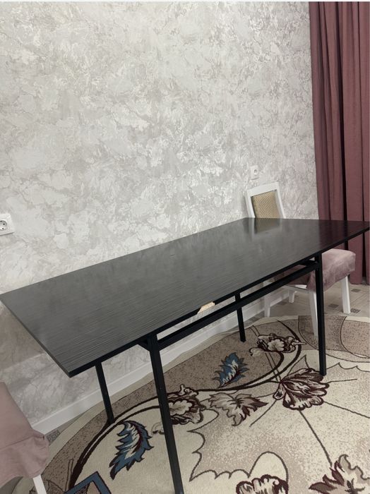 Продаю стол и стулья на кухню 8 штук