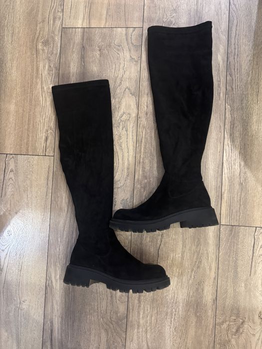 Велурени черни чизми