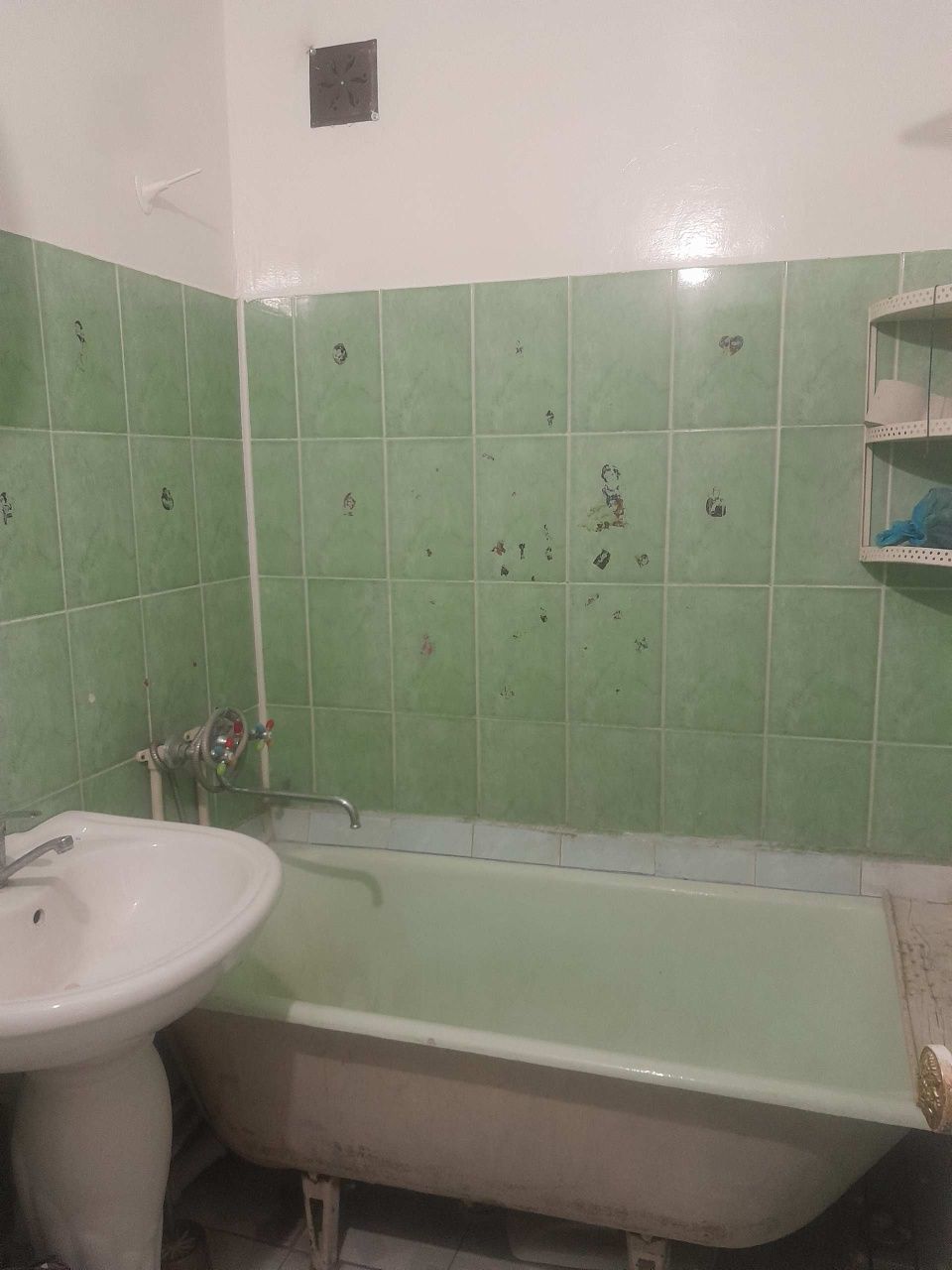 Ватнида 2 хонали квартира ижарага берилади