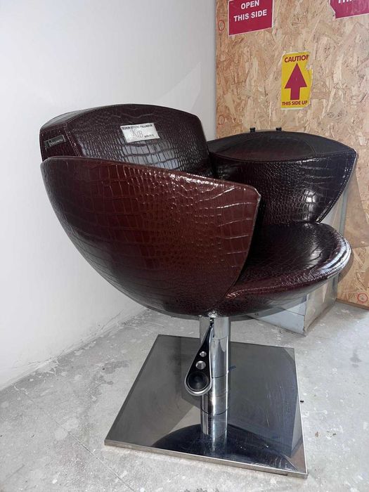 Scaun salon infrumusetare din piele naturala