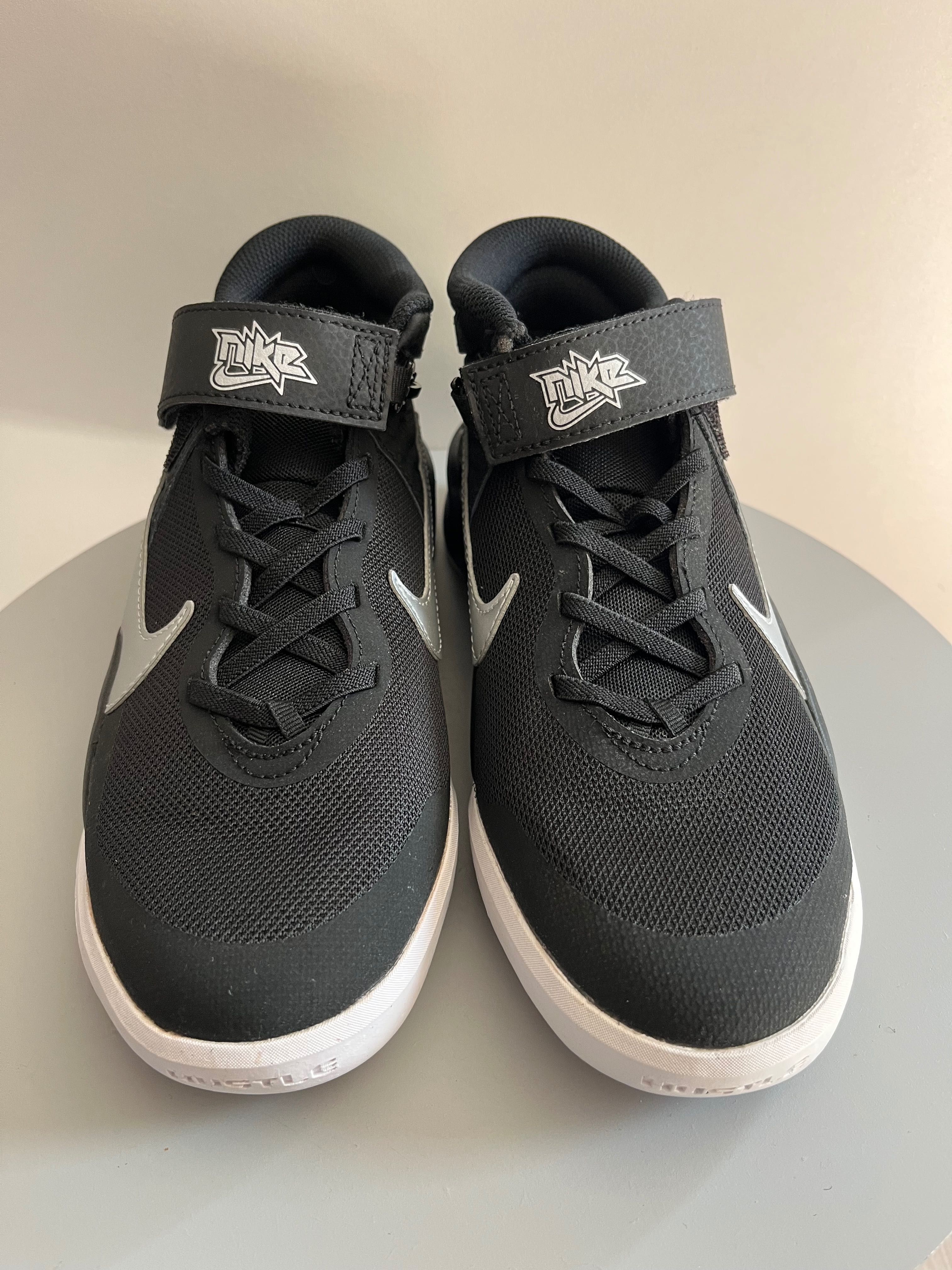 Маратонки Nike Hustle