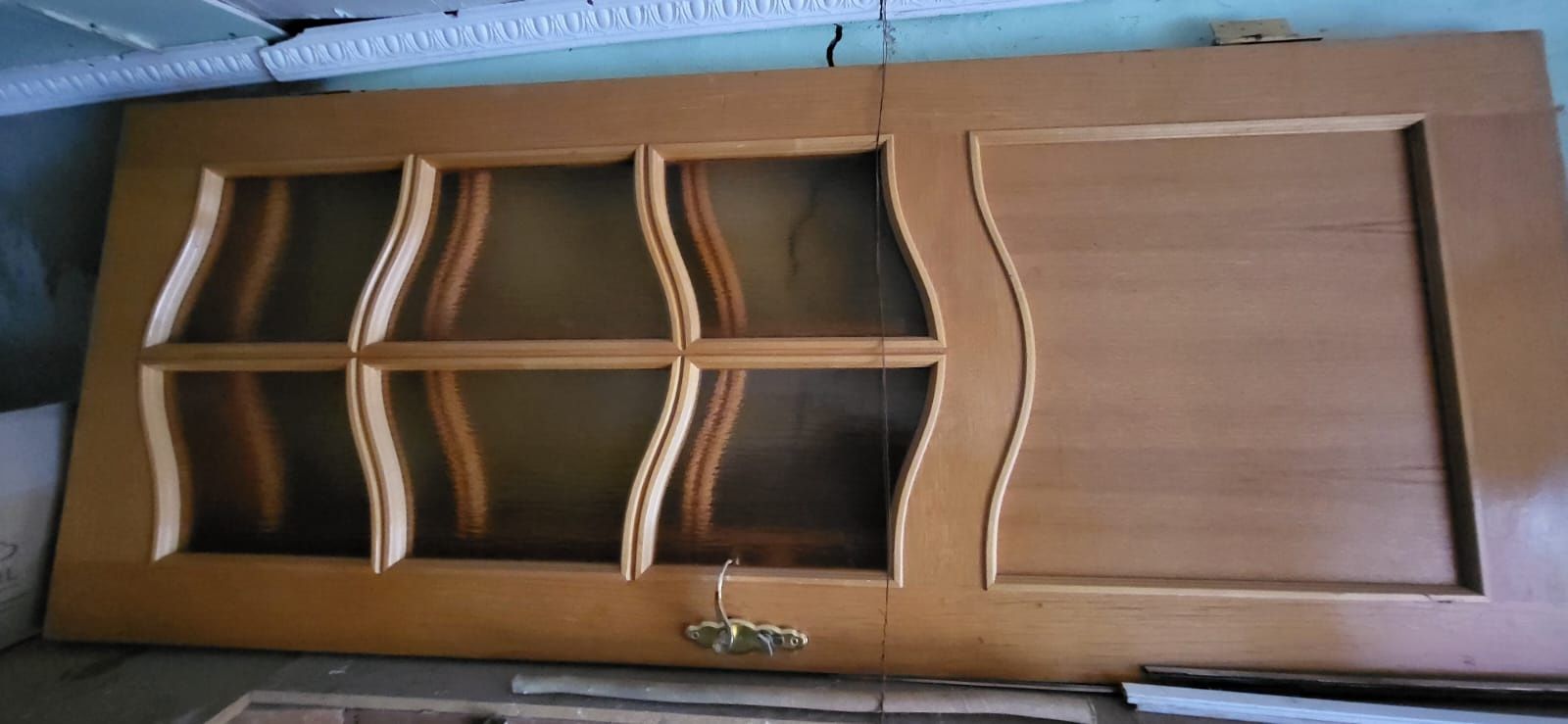 Продается двери деревянные со стеклом