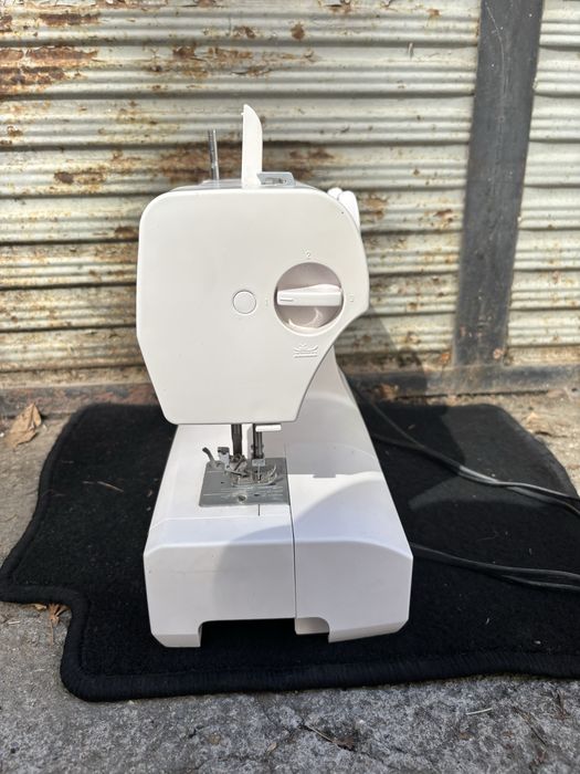 Шевна машина AEG