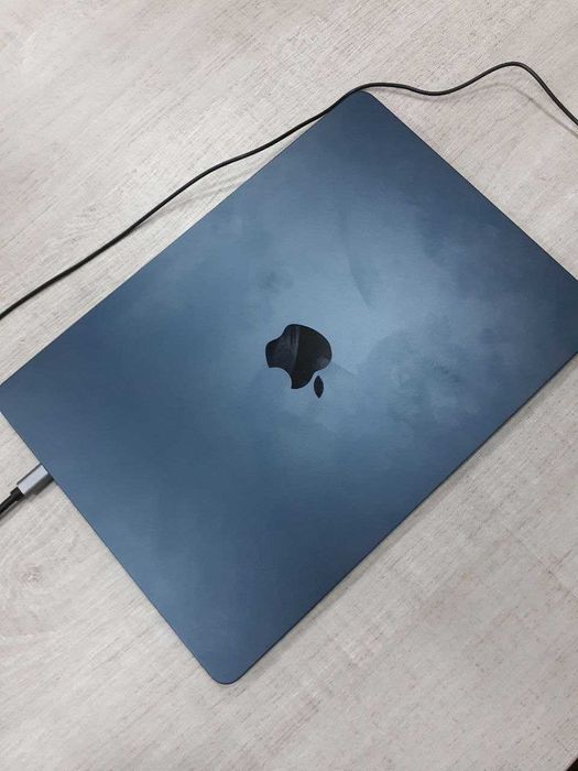 macbook air m4 13inch 16/256 gb va 2 tb hard sotiladi