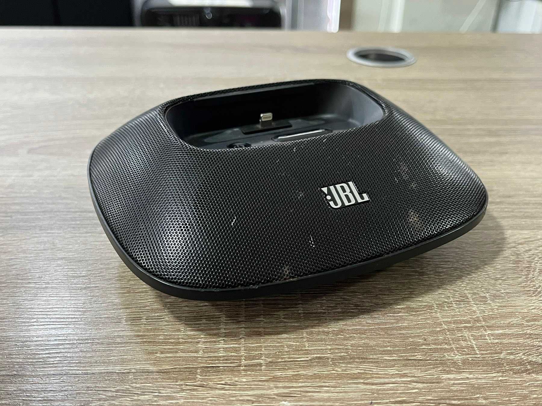 Продавам колона JBL OnBeat Micro