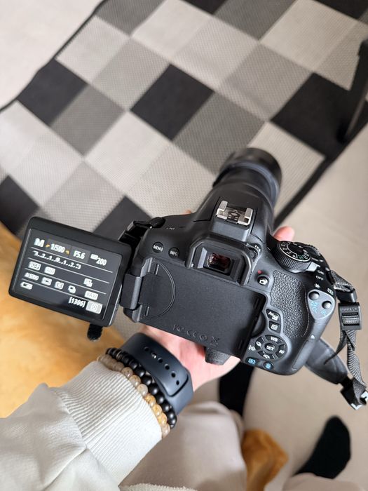 Vand Canon EOS 750D +3 oboective + accesorii