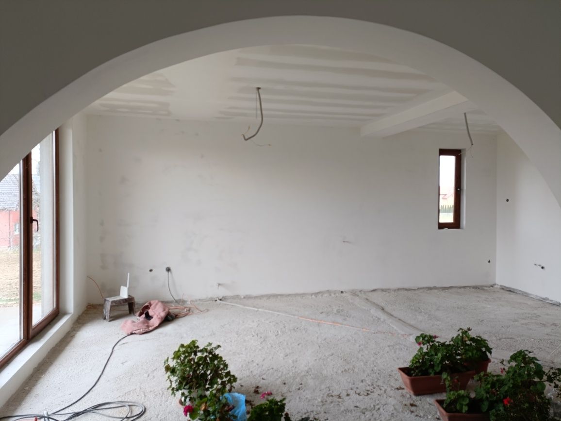 Casa, vila cu 8 camere garaj dublu, beci, terasa 30 mp, tren 28 ari