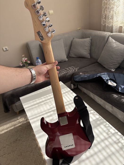 Електрическа китара Pacifica 112j комплект с усилвател, кабел и калъф