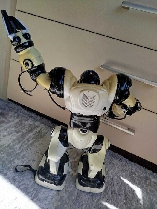 Детски робот с дистанционно лимитирана серия