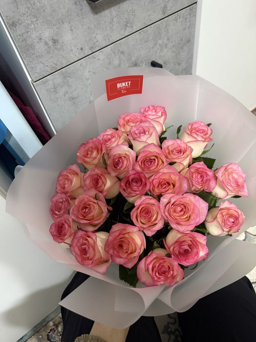 Букет 25 роз цветы