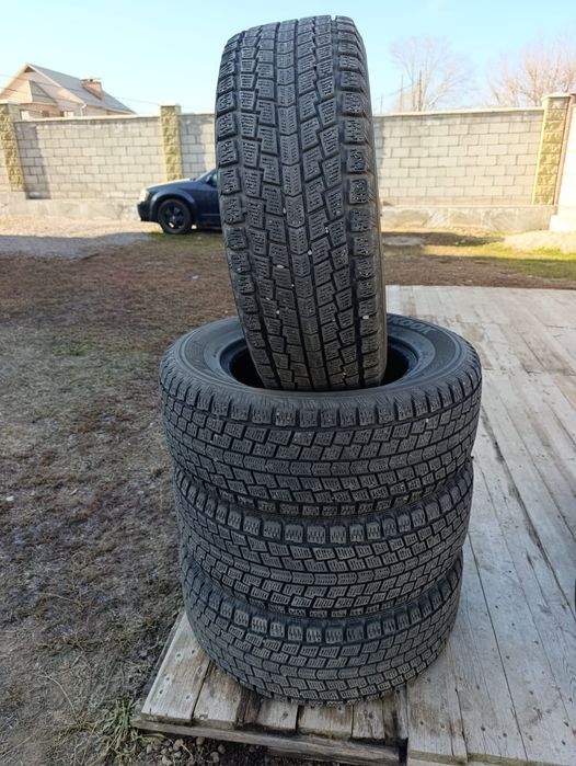 Продам резину 17 размера