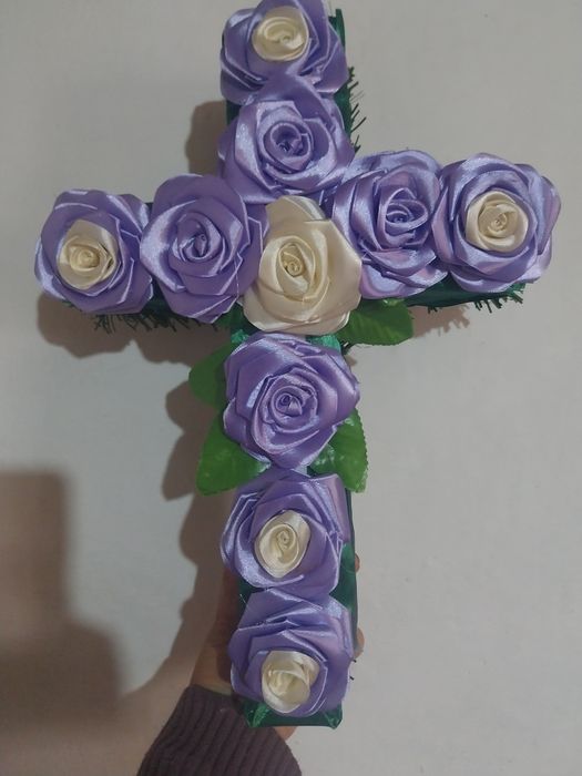 Coronite și crucite pentru cimitir