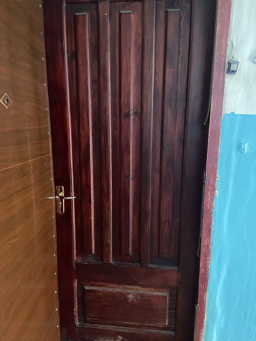 Продам   Входную дверь.