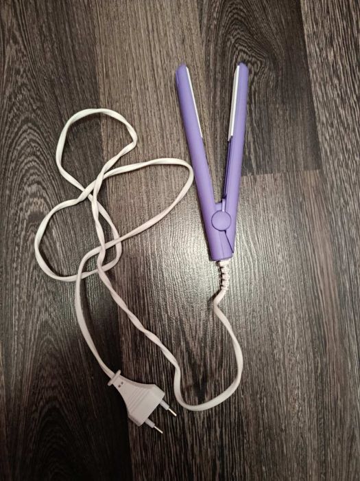 Виолетово лилава преса за коса