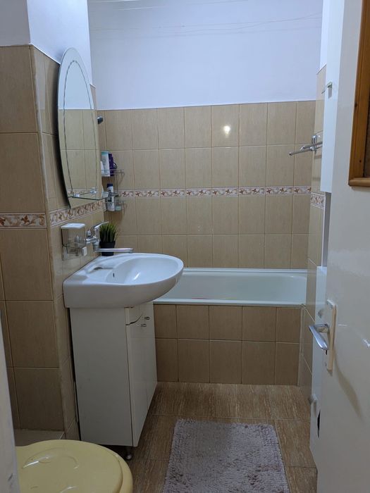 De vânzare Apartament cu 3 camere - zona 7 Noiembrie