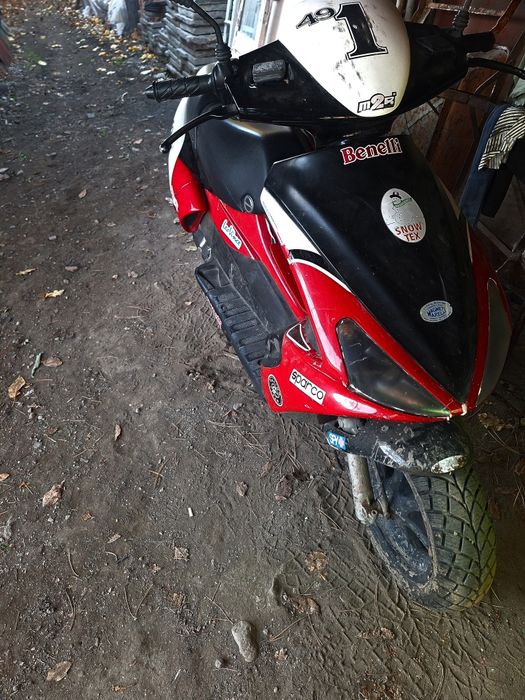 Скутери Benelli 491 и Piaggio NRG