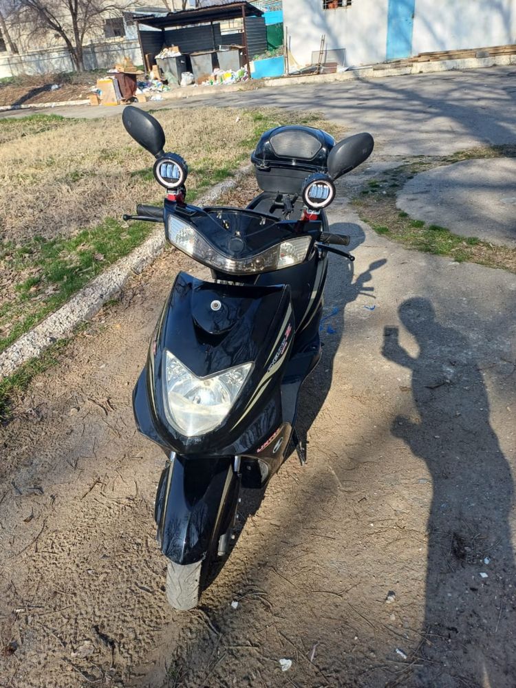 Мопед 125 куб. В хорошем состояний