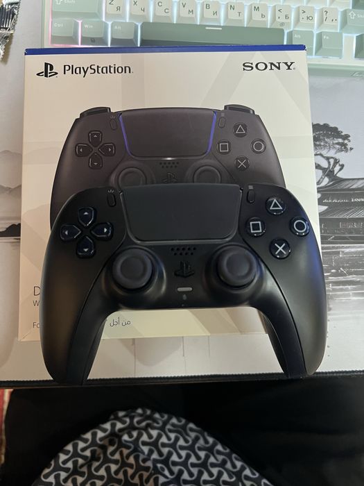 Dualsense для PS5 в черном цвете, почти новый.