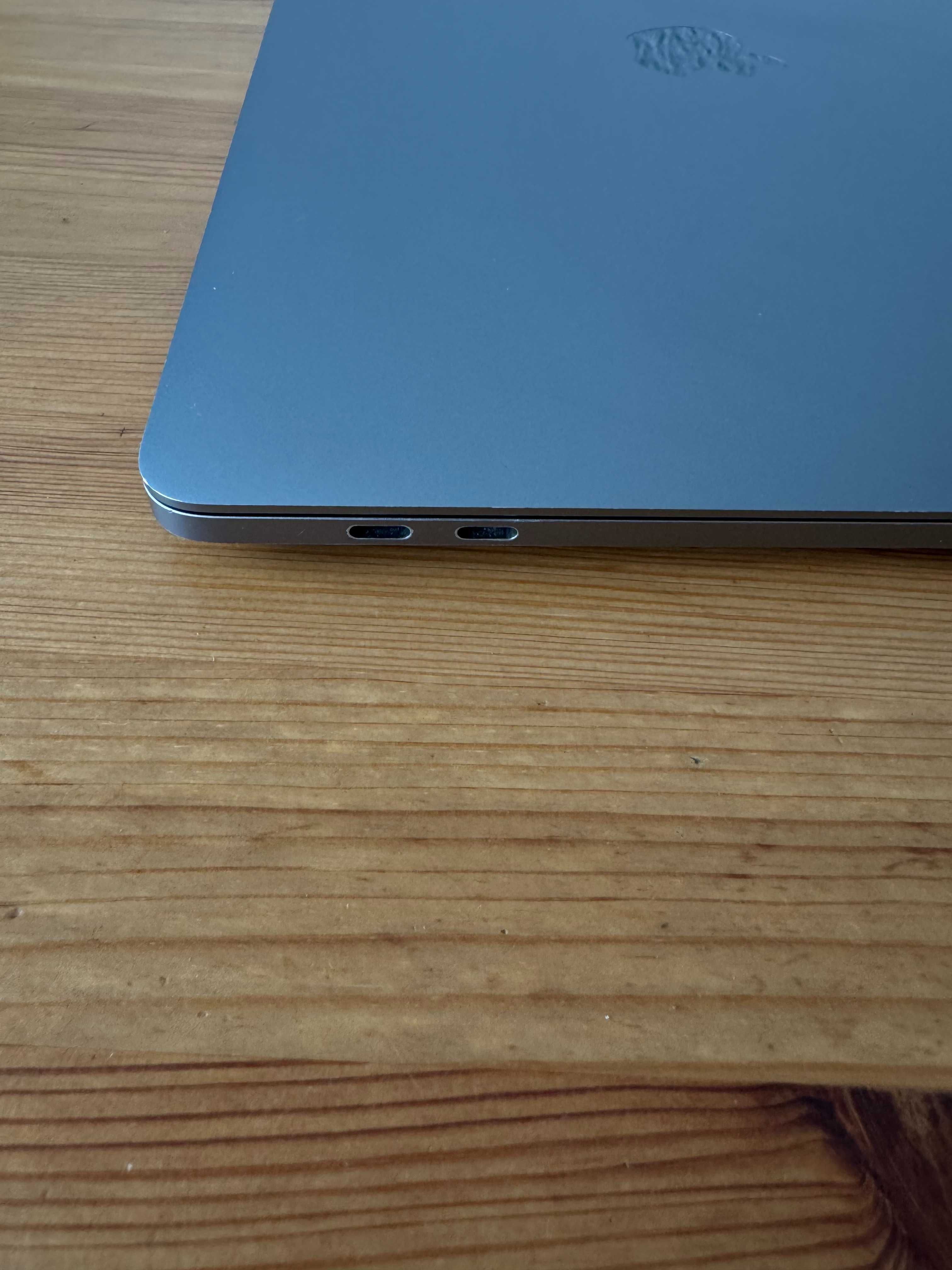 Продавам Macbook Pro 13 M2, 24gb RAM, 1 TB ssd