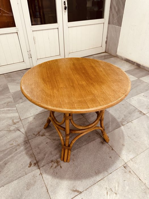 Ретро ратанова маса с дървен плот-отигинален винтидж дизайн 1960-80 г.