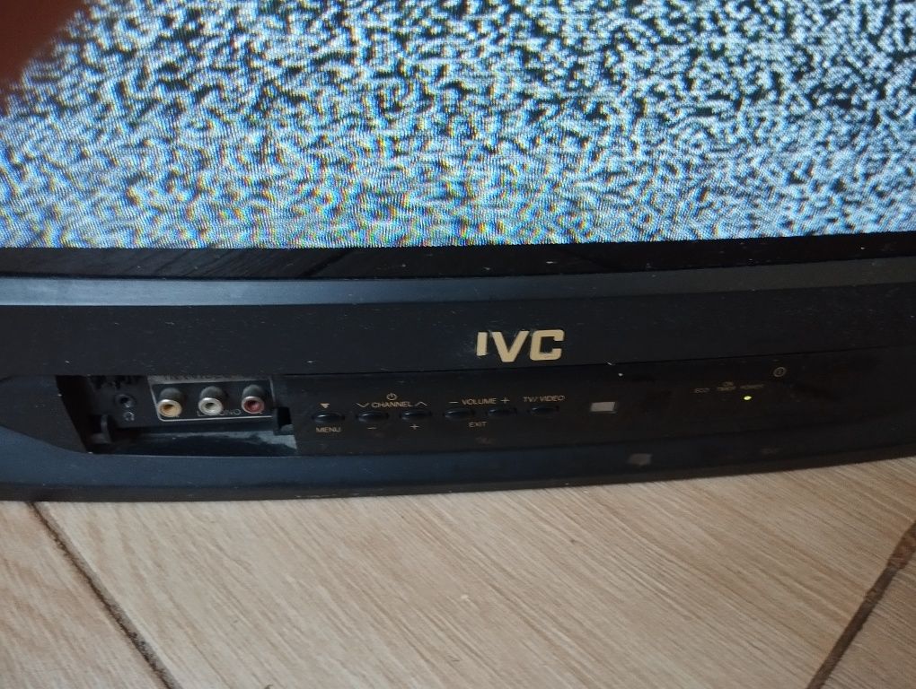 Телевизор JVC с большим экраном