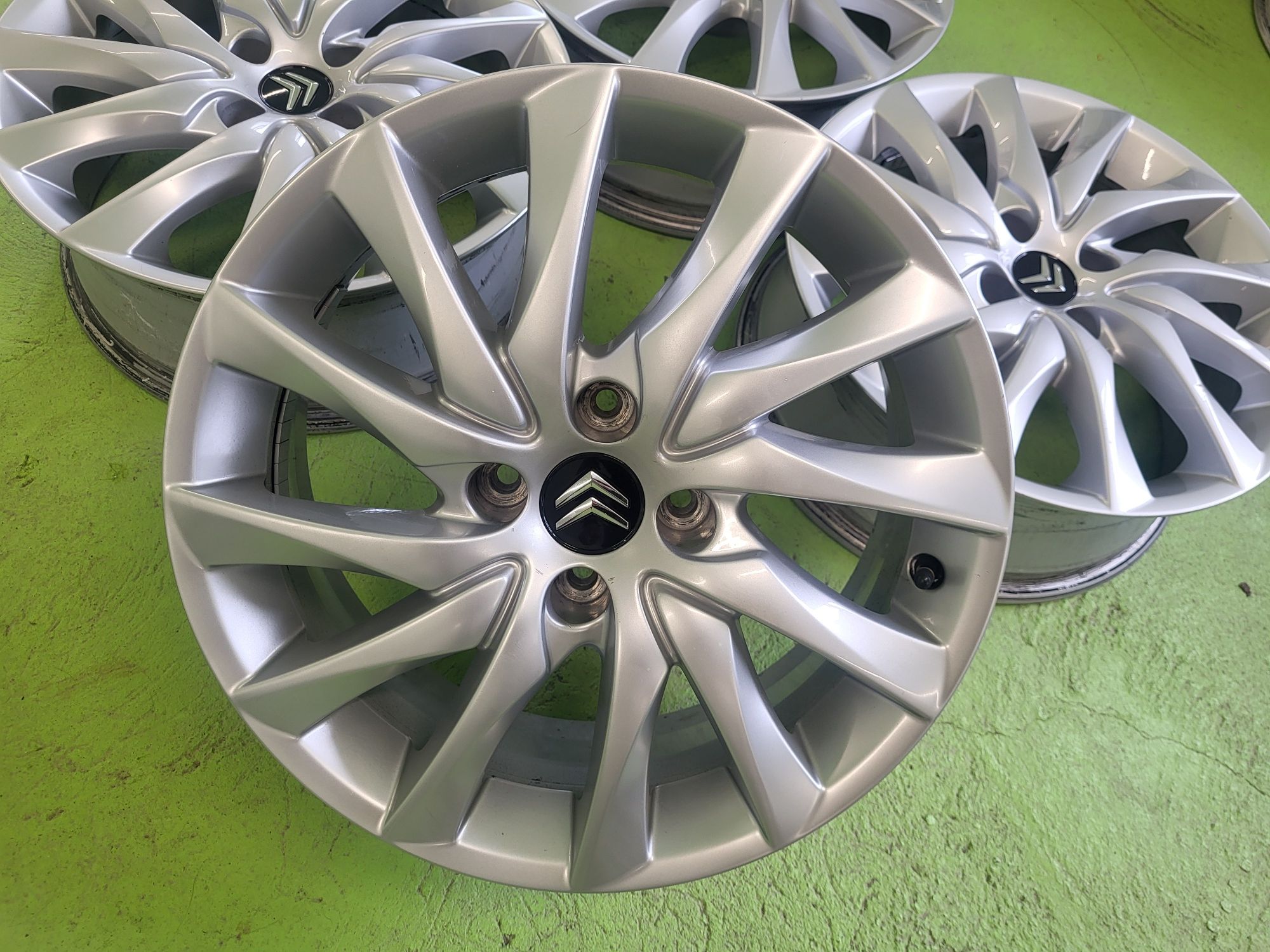 17 4x108 Citroën Peugeot лети джанти 4х108