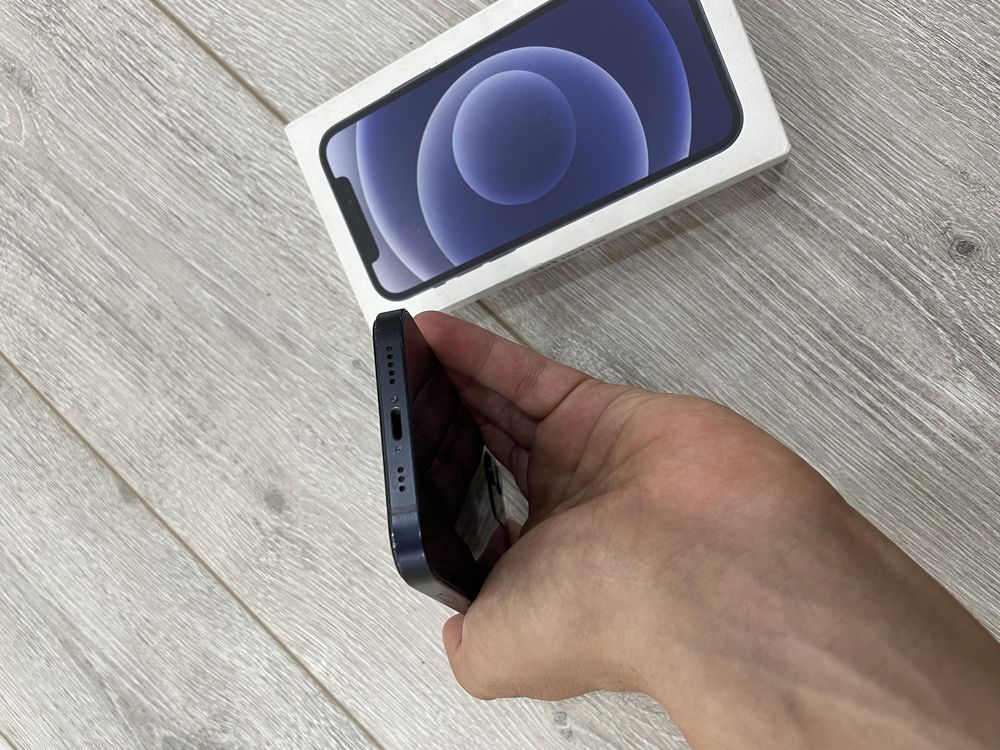 Iphone 12 Blue ideal
