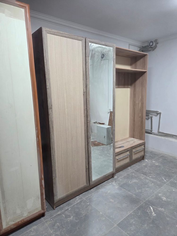 Продается шкаф в прихожую