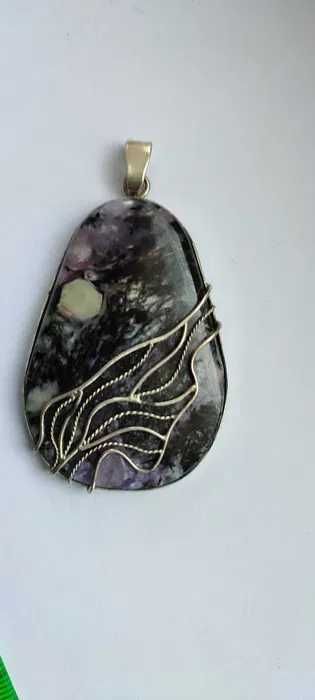 Серебряный кулон с  крупным камнем ЧАРОИТ