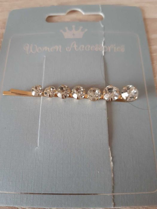 Фиба за коса с камъчета