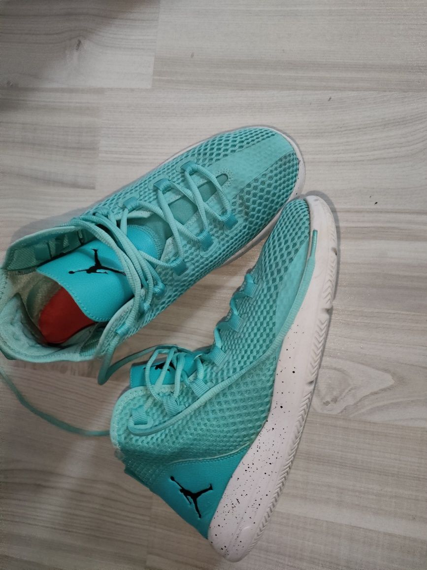 Jordan Reveal Hyper Turquoise