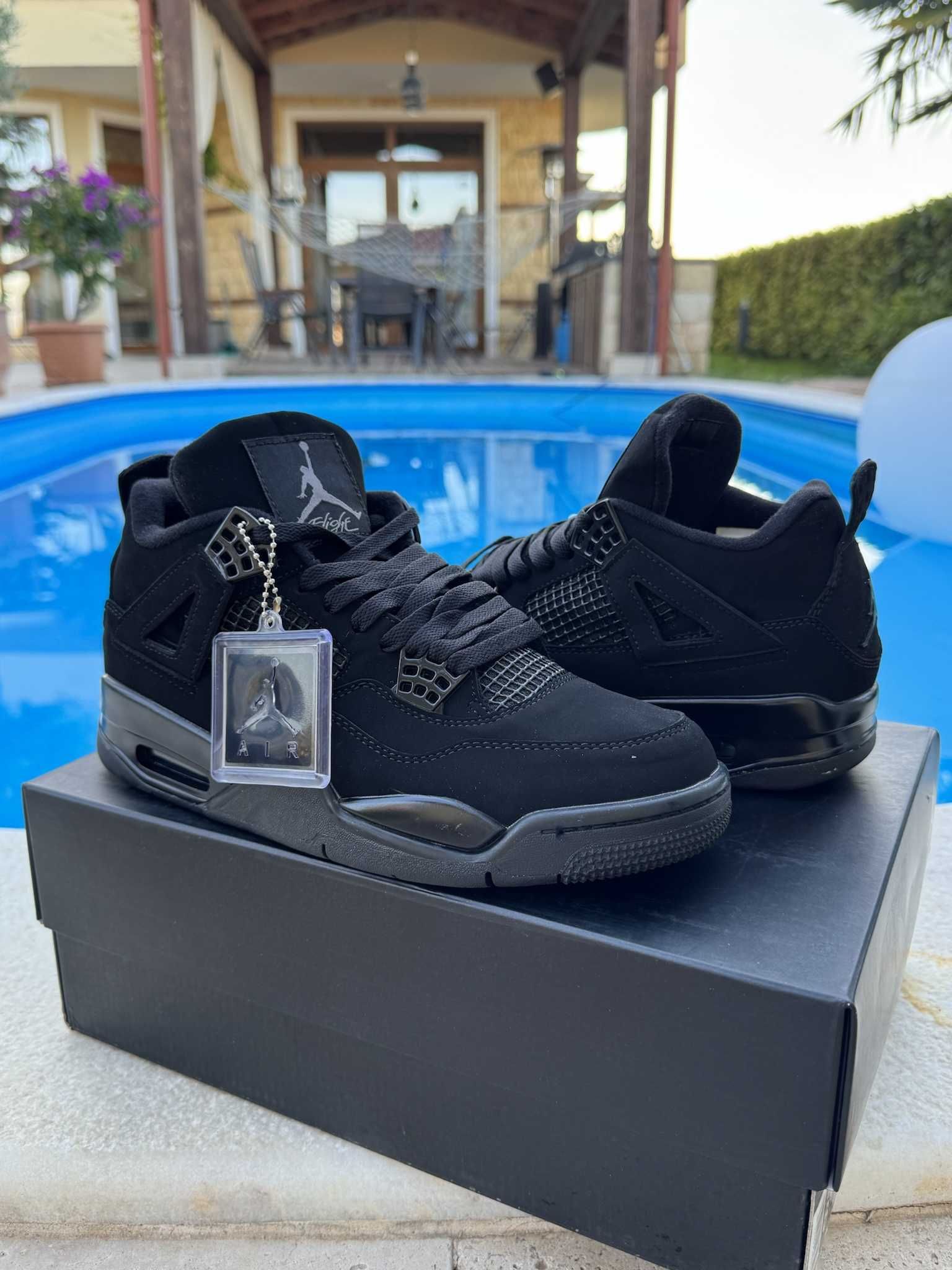 Jordan 4 Retro "Black Cat" Размер 42 + 44 EUR Мъжки Кецове + Кутия