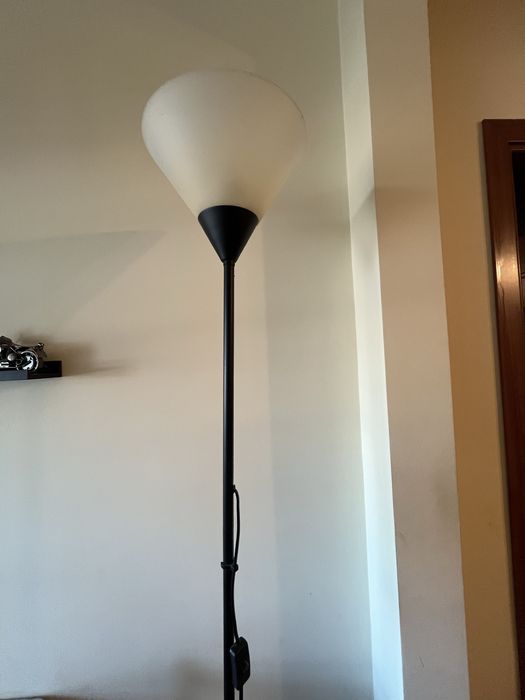 Lampadar de podea