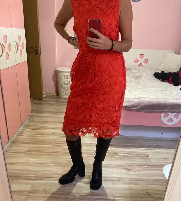 Елегантна дантелена рокля