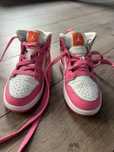 Adidasi fetite Nike Jordan noi!