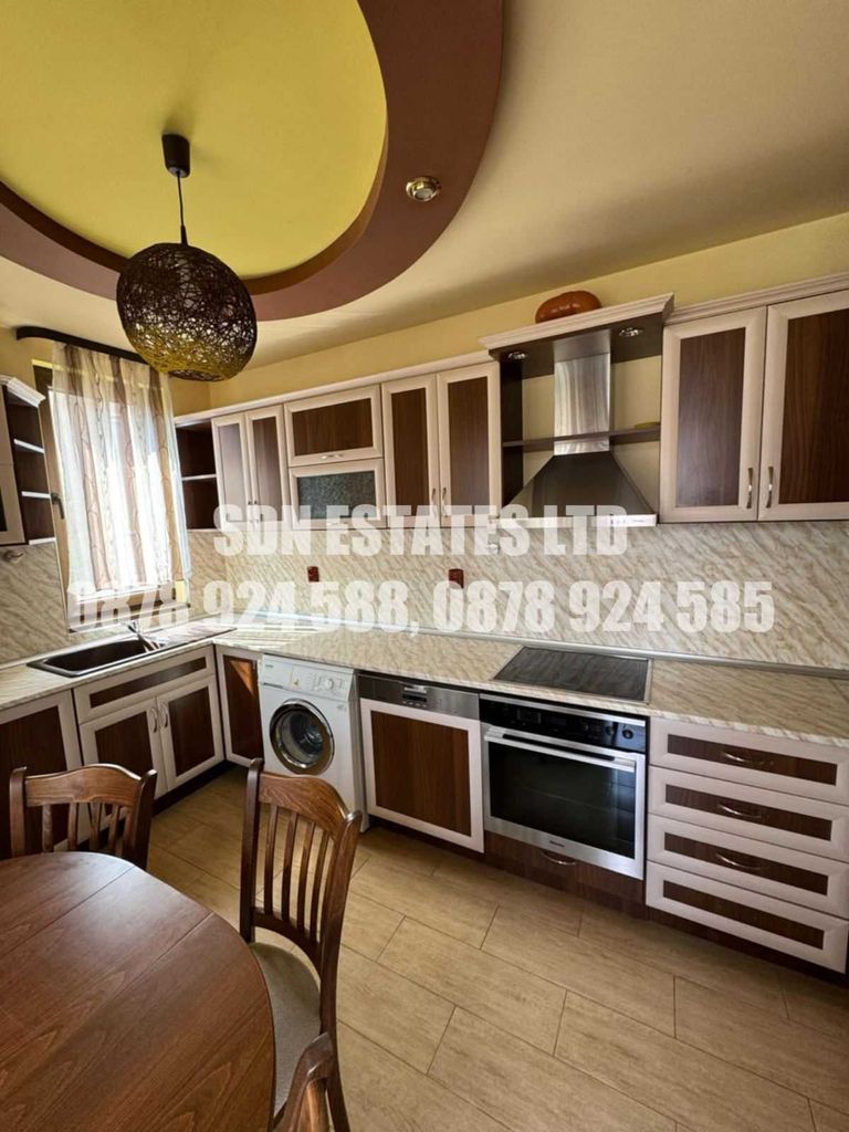 Дава се под наем Тристаен апартамент в Казанлък - 90 кв.м за 382.5 € - Снимка #1