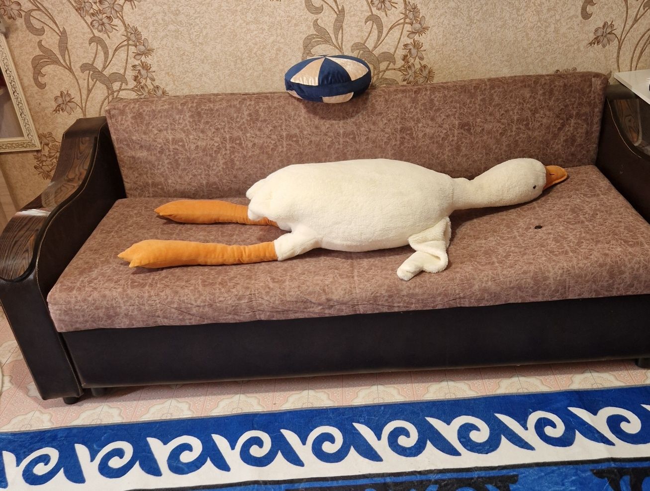 Диван продаётся срочно