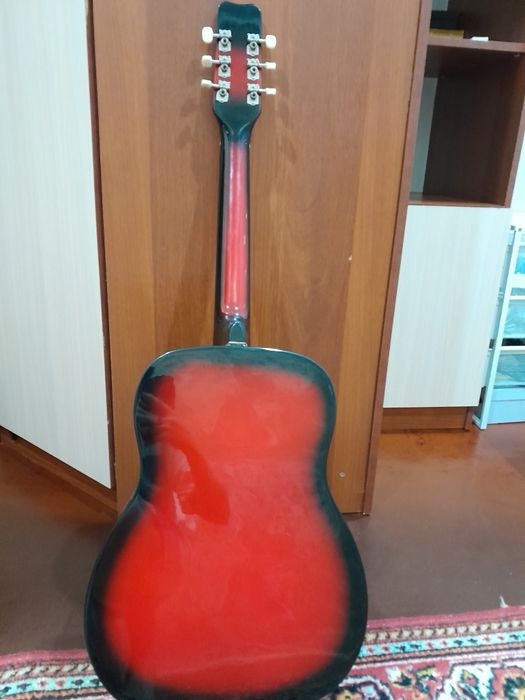 Продам гитару , в хорошем состоянии