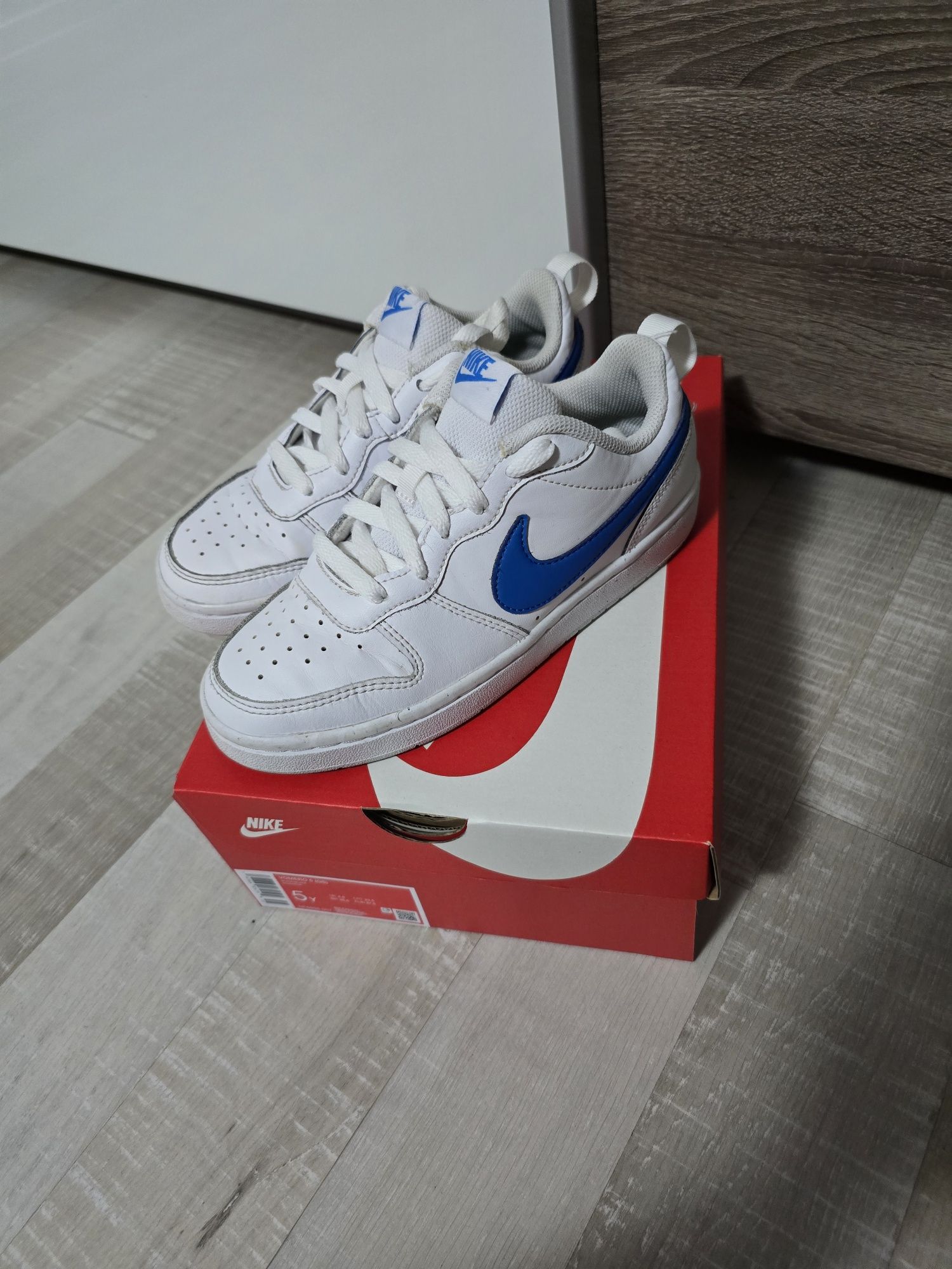 Nike court borough би,кожени маратонки 35.5н.