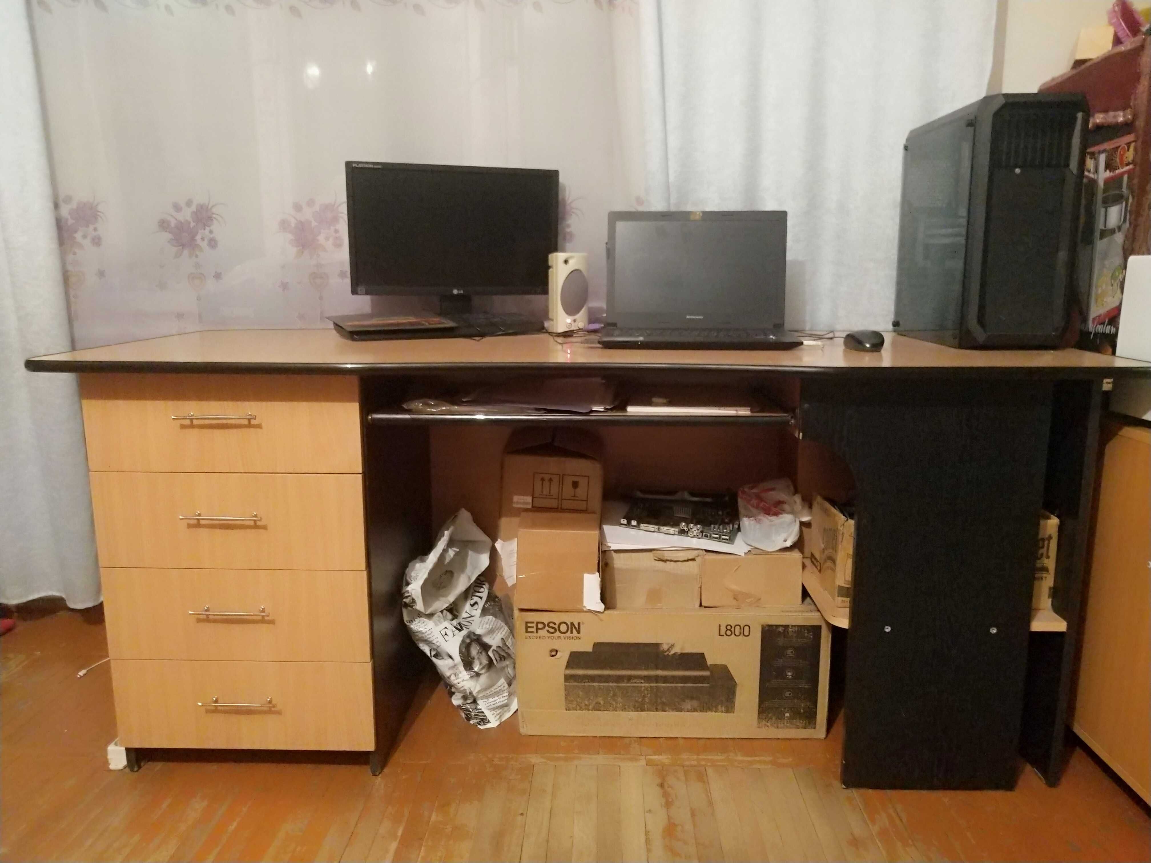 Продам компьютерный стол (180*77см) в отл.состоянии