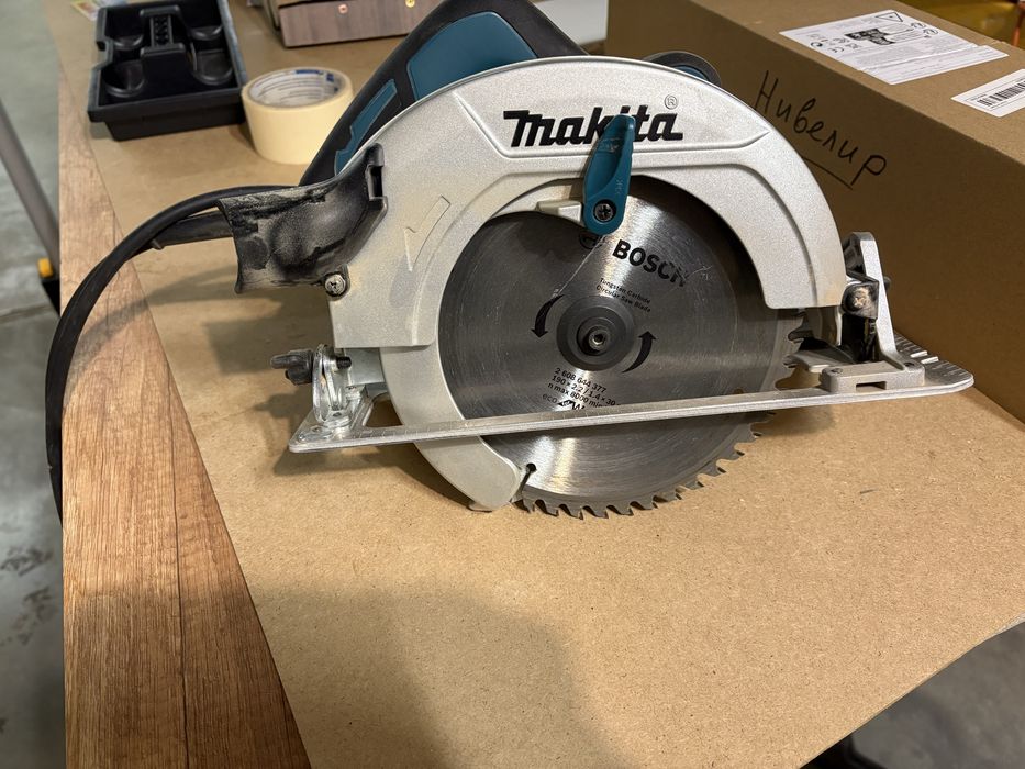 Ръчен Циркуляр Makita HS7601 с нов диск
