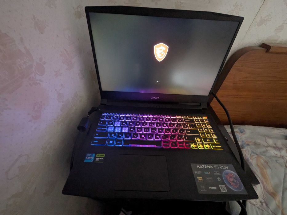 Продавам MSI Katana B13V – геймърски лаптоп, отлично състояние