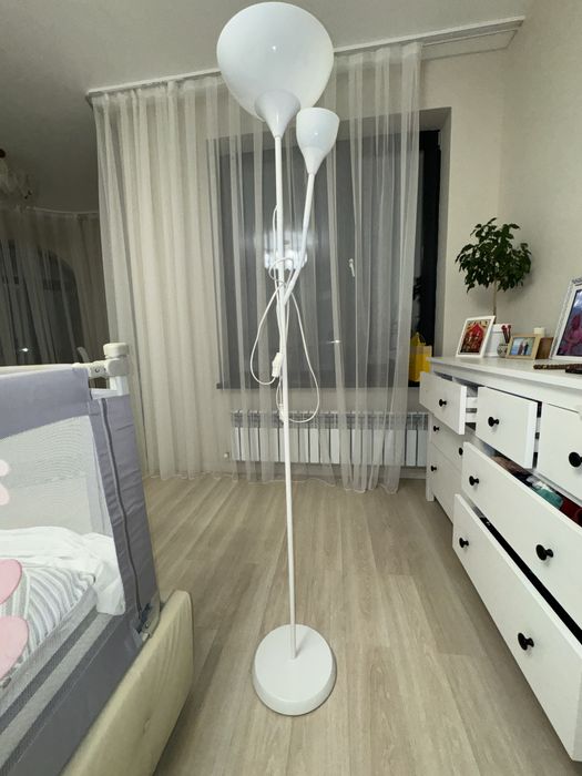 Продам напольную лампу