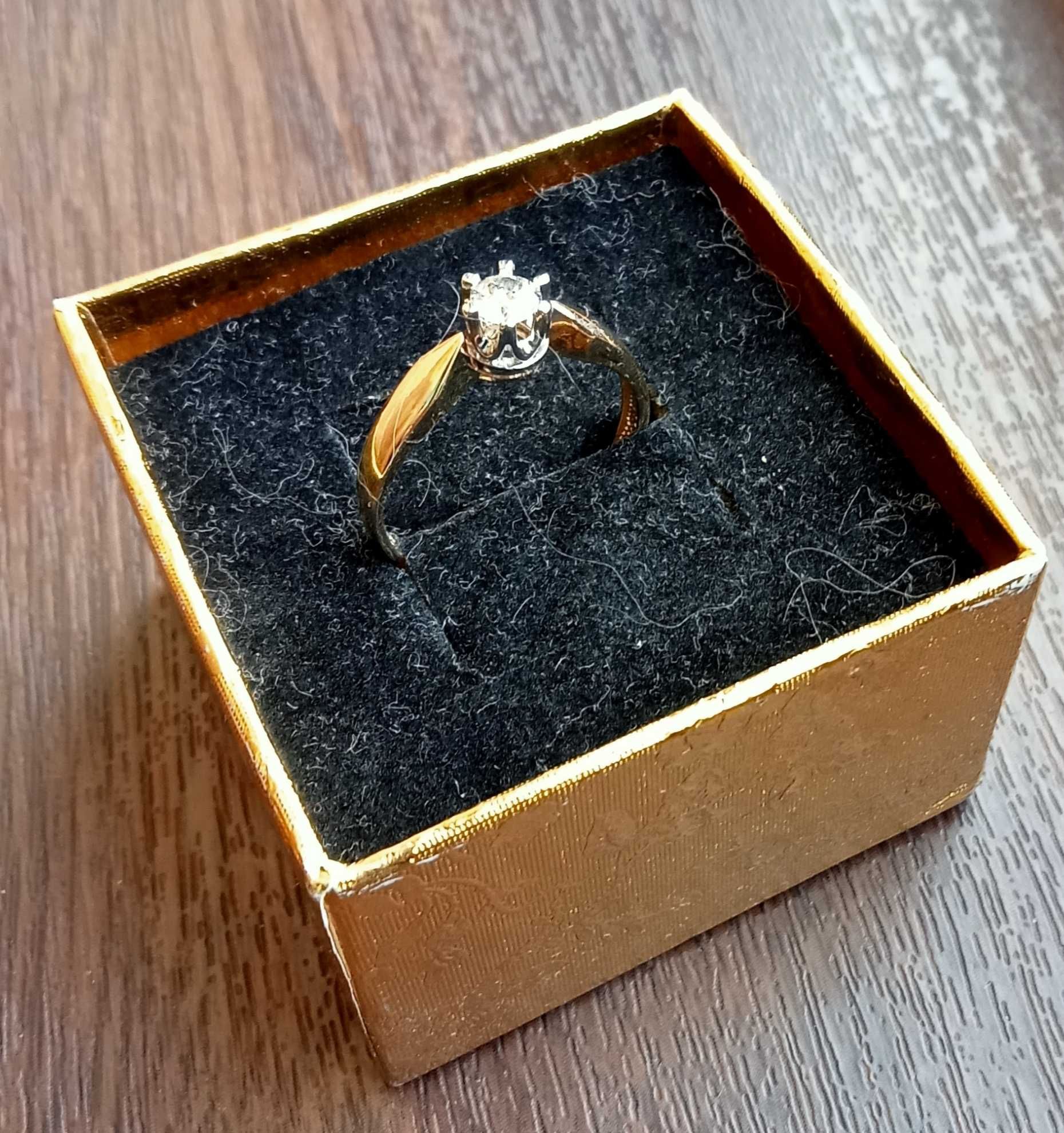 Кольцо золотое бриллиант
