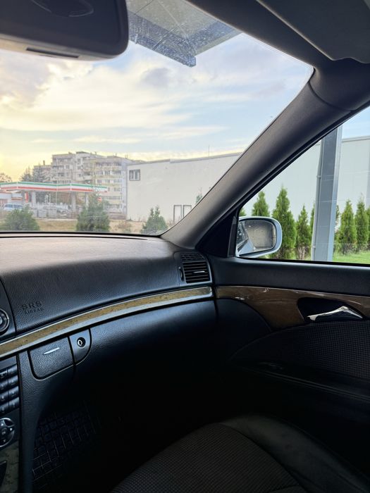 Mercedes e220.